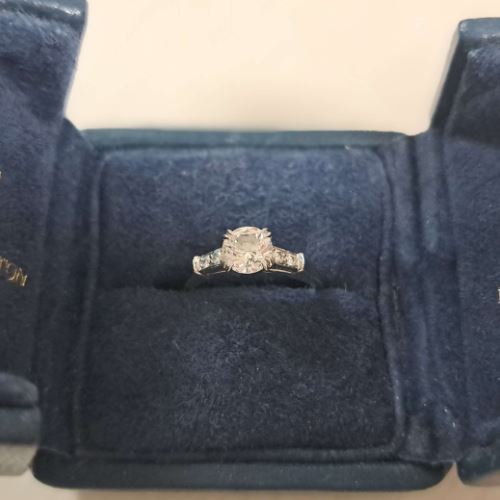 ハリーウィンストン エンゲージリング