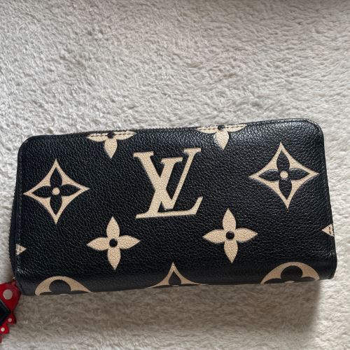 ルイ・ヴィトンのバイカラー モノグラム・アンプラント