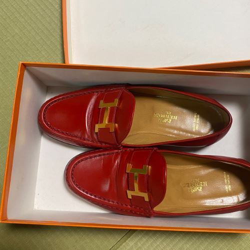 エルメス 赤 ローファー