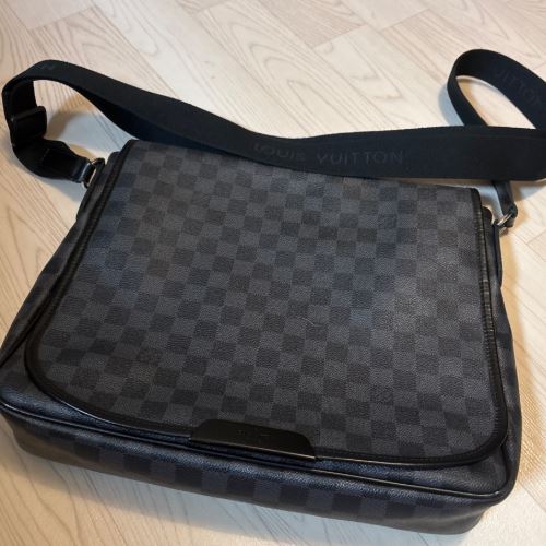 LOUIS VUITTON ルイ・ヴィトン ダミエ・グラフィット ショルダーバッ