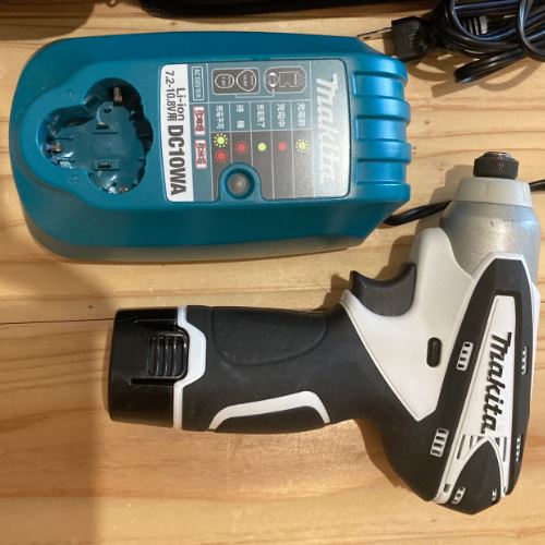 マキタ 10.8V 充電式インパクトドライバ TD090DWX