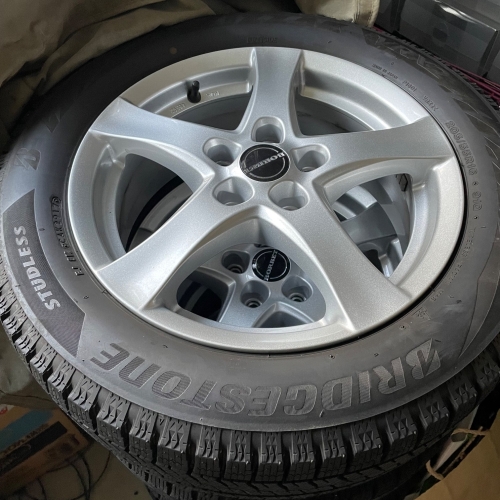 ブリジストン、スタッドレスタイヤ、4本