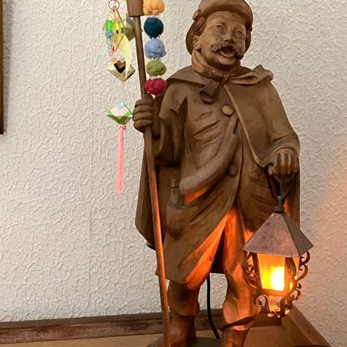 陶器西洋人形置物　木彫り置物