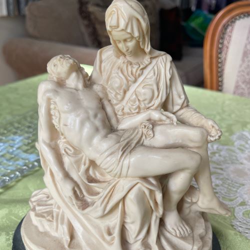 ピエタ　大理石彫刻