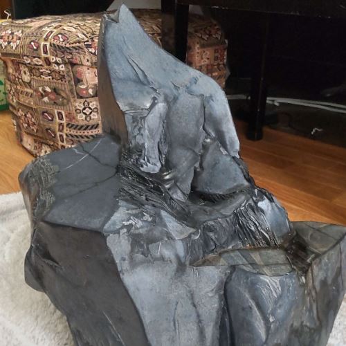 鑑賞石那智黒石？