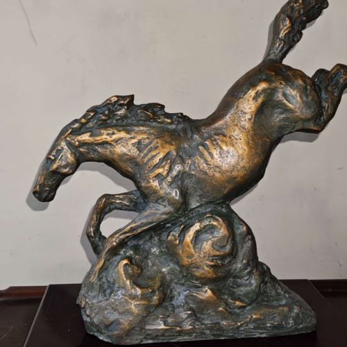 北村西望作　午ブロンズ像『躍進』（西望刻印入）