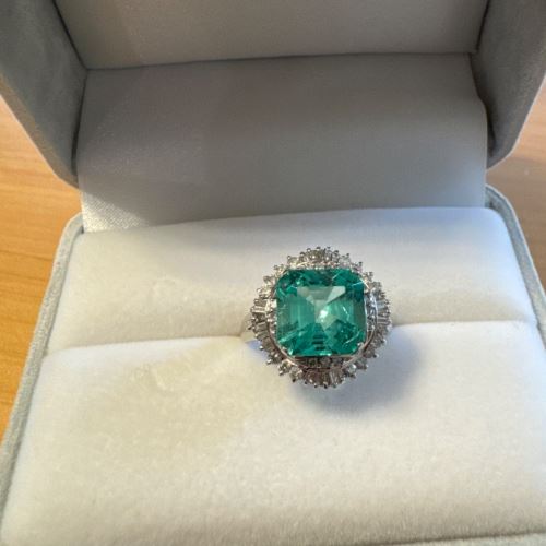 プラチナエメラルドリング