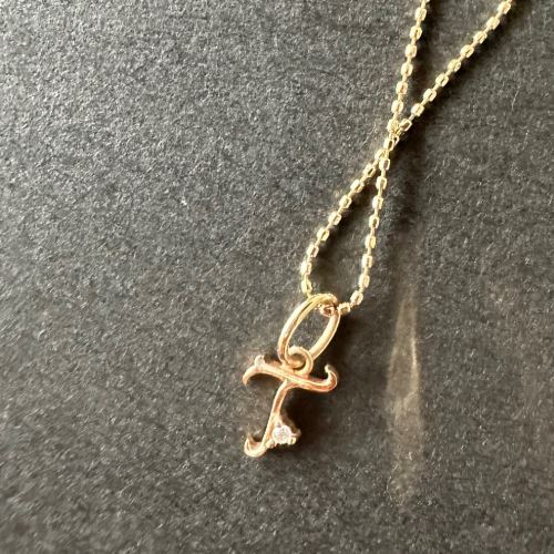 agete アガット　イニシャルネックレス