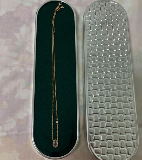 ブシュロンネックレス