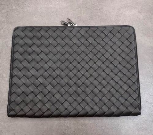ボッテガイントレチャートレザーポーチ
