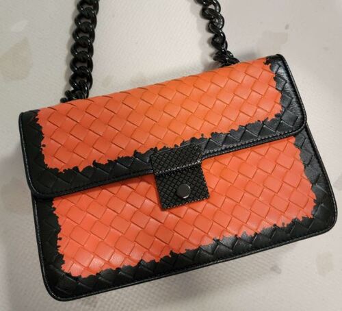 イントレチャートショルダーバック