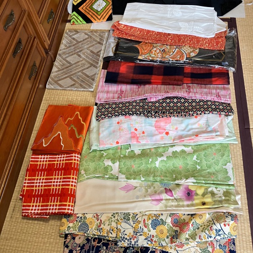 着物多数 振袖、訪問着、帯等の画像