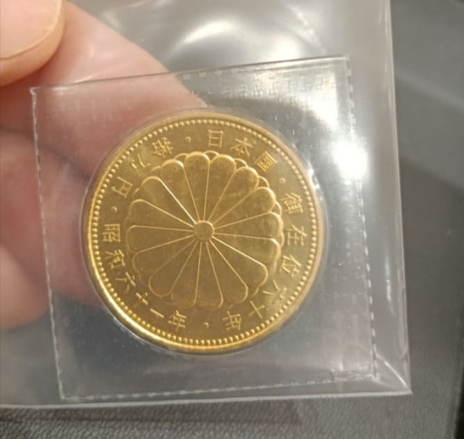 天皇陛下御在位60年記念 10万円金貨