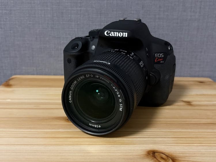 EOS KISS x7i