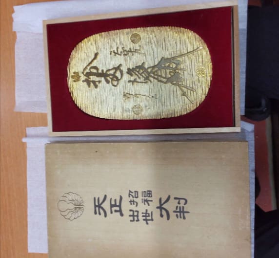 金メッキの大判