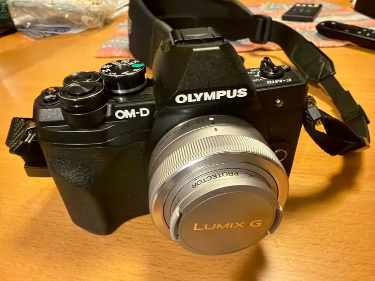 OLYMPUS OM-D E-M10