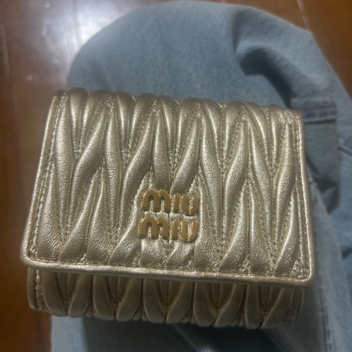 ミュウミュウ　財布