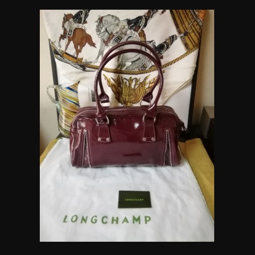 ロンシャンエナメルレザーハンドバッグ