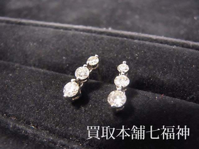 Pt900 ダイヤ 0.50ct スリーストーンピアス