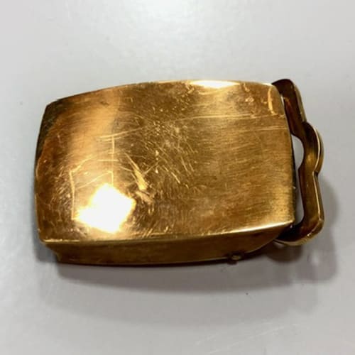 金のベルトバックル