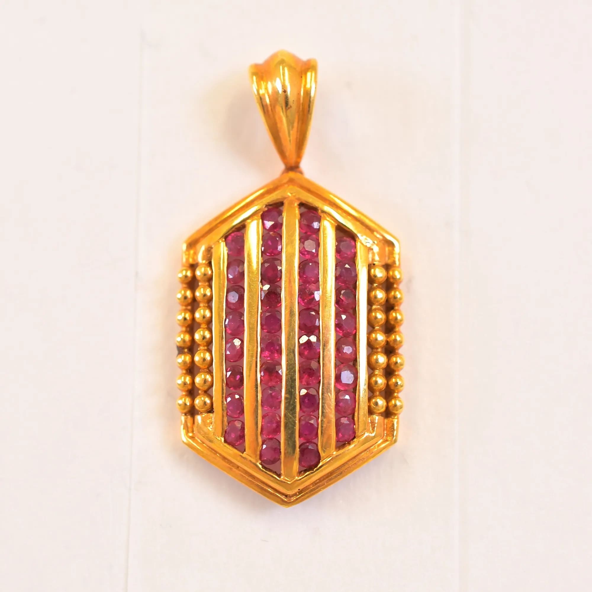 18K 赤色石 トップ 1.35ct